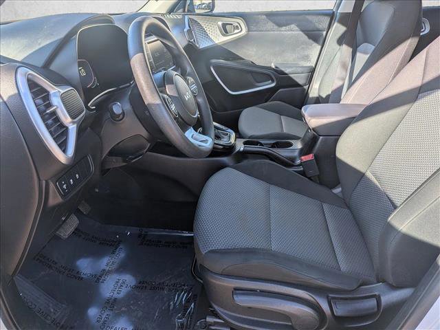 Used 2023 Kia Soul LX w/ LX Technology Package FWD image 11