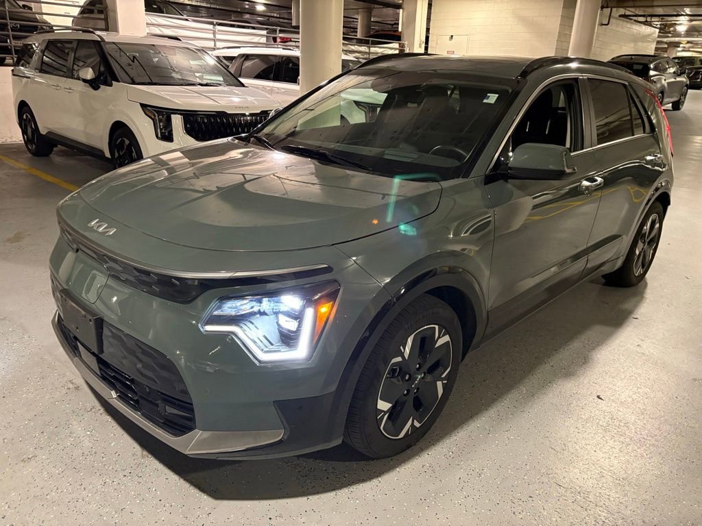 Certified 2023 Kia Niro Wave w/ Wave Preserve Package FWD image 7