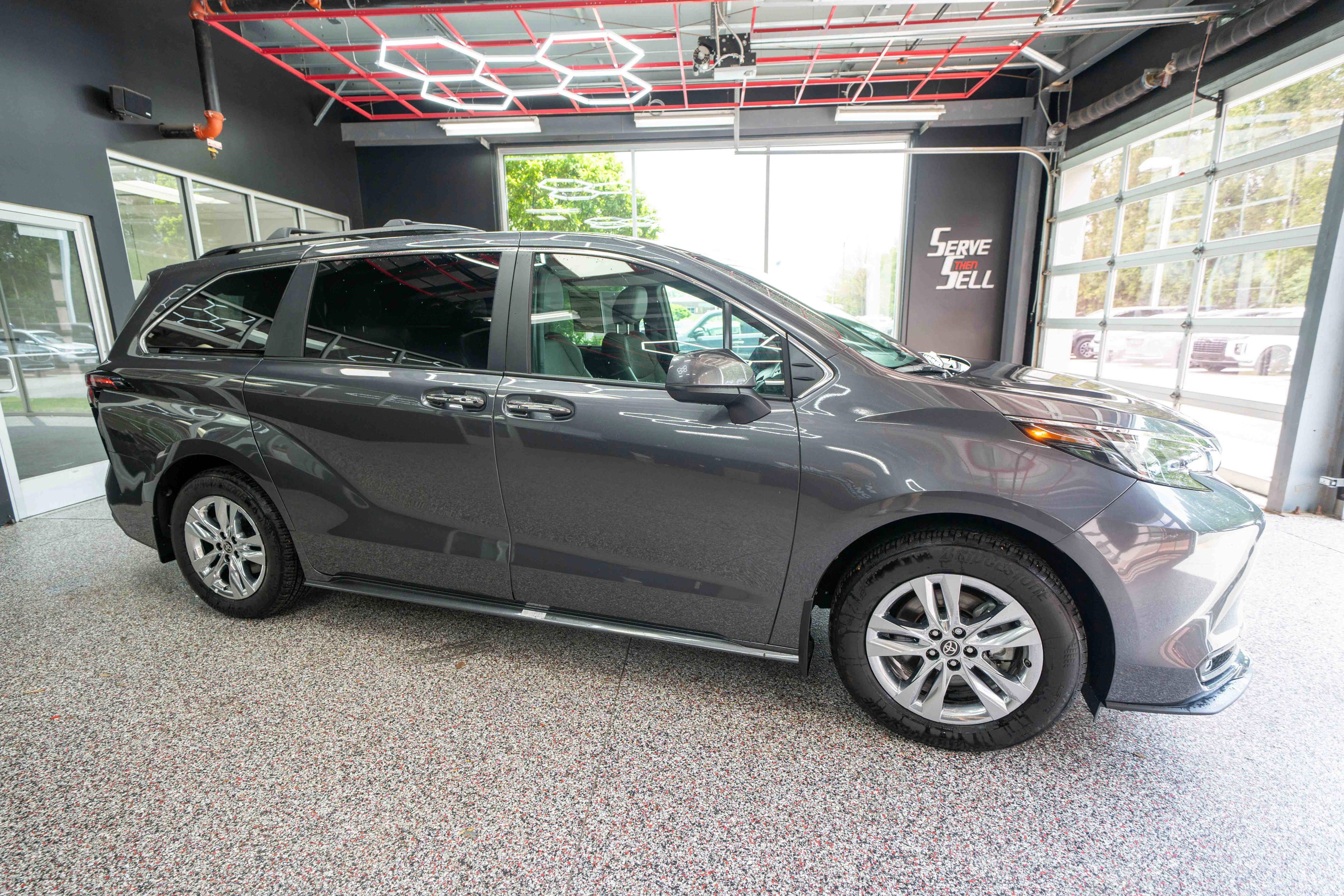 Used 2025 Toyota Sienna XLE w/ XLE Plus Package AWD/4WD image 5