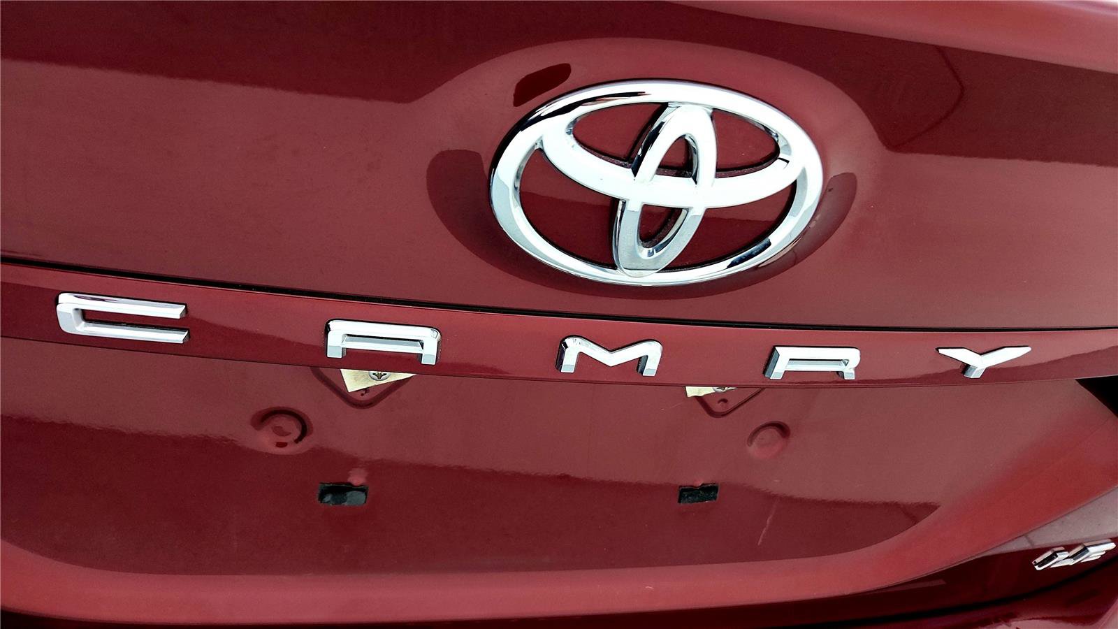 Used 2019 Toyota Camry LE w/ Carpet Mat Package image 13