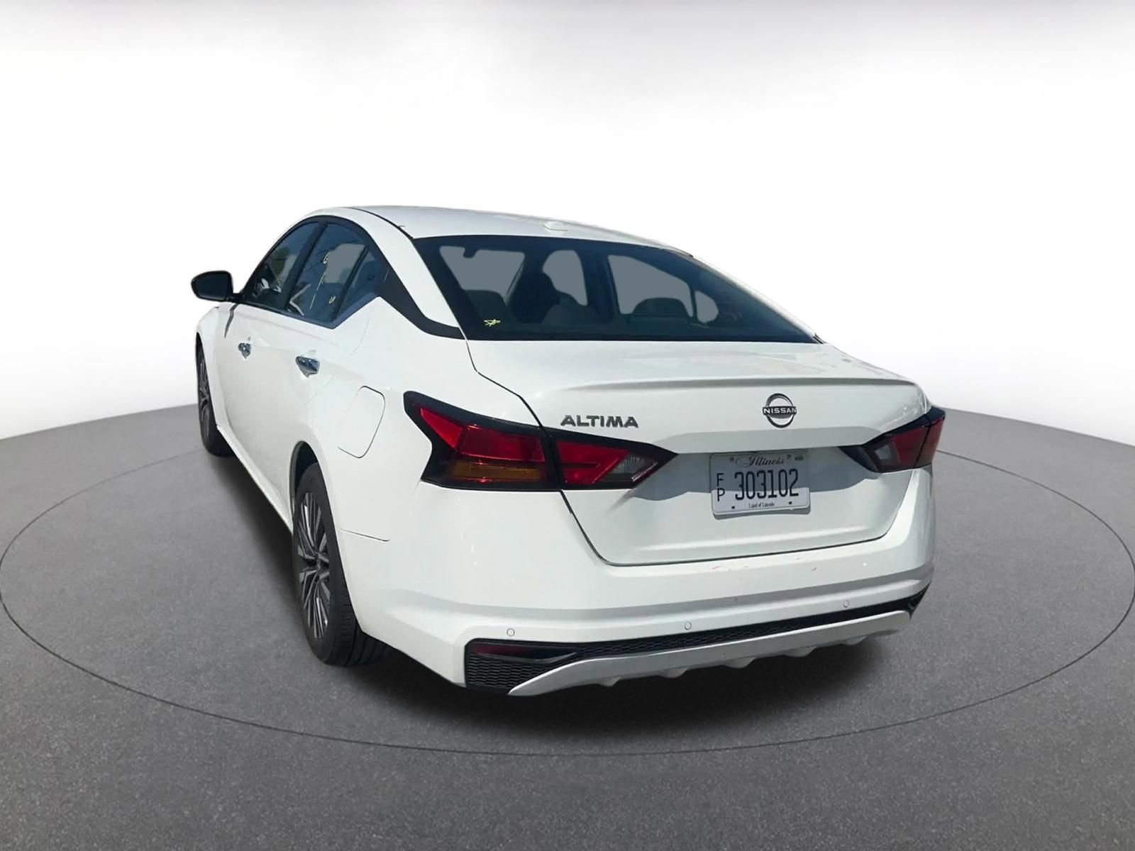 Used 2025 Nissan Altima 2.5 SV FWD image 11