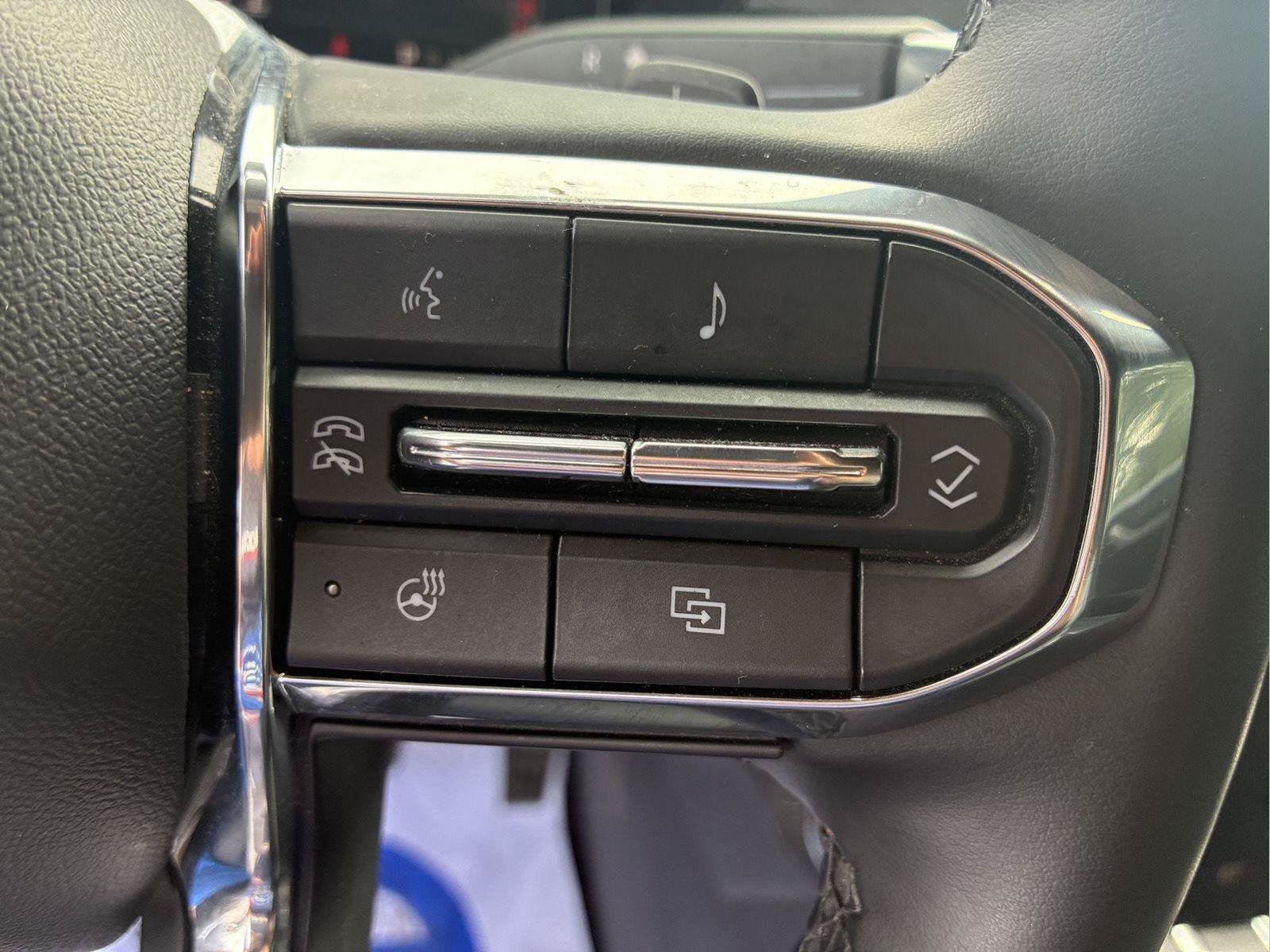 Used 2025 GMC Acadia Elevation w/ Elevation Premium Package AWD/4WD image 24