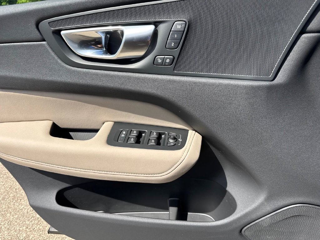 New 2026 Volvo XC60 T8 Plus w/ Climate Package AWD/4WD image 15