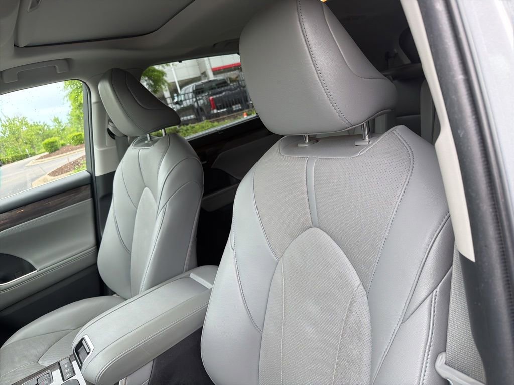 Used 2022 Toyota Highlander Limited AWD/4WD image 10