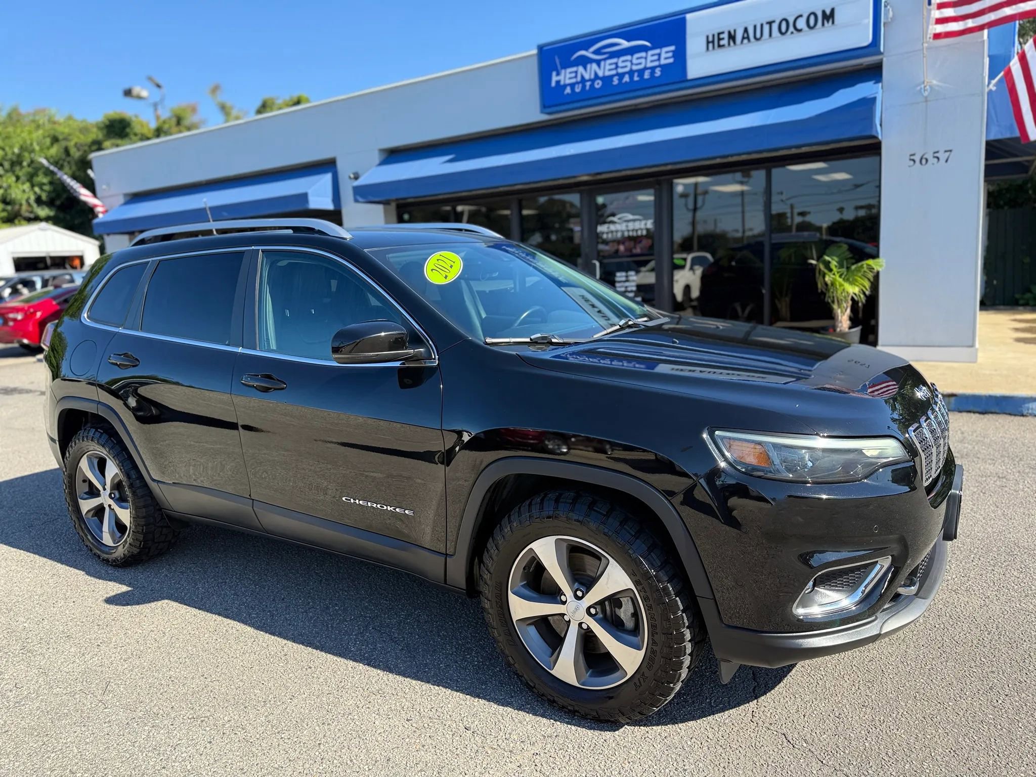 Used 2021 Jeep Cherokee Limited w/ Elite Package AWD/4WD image 26