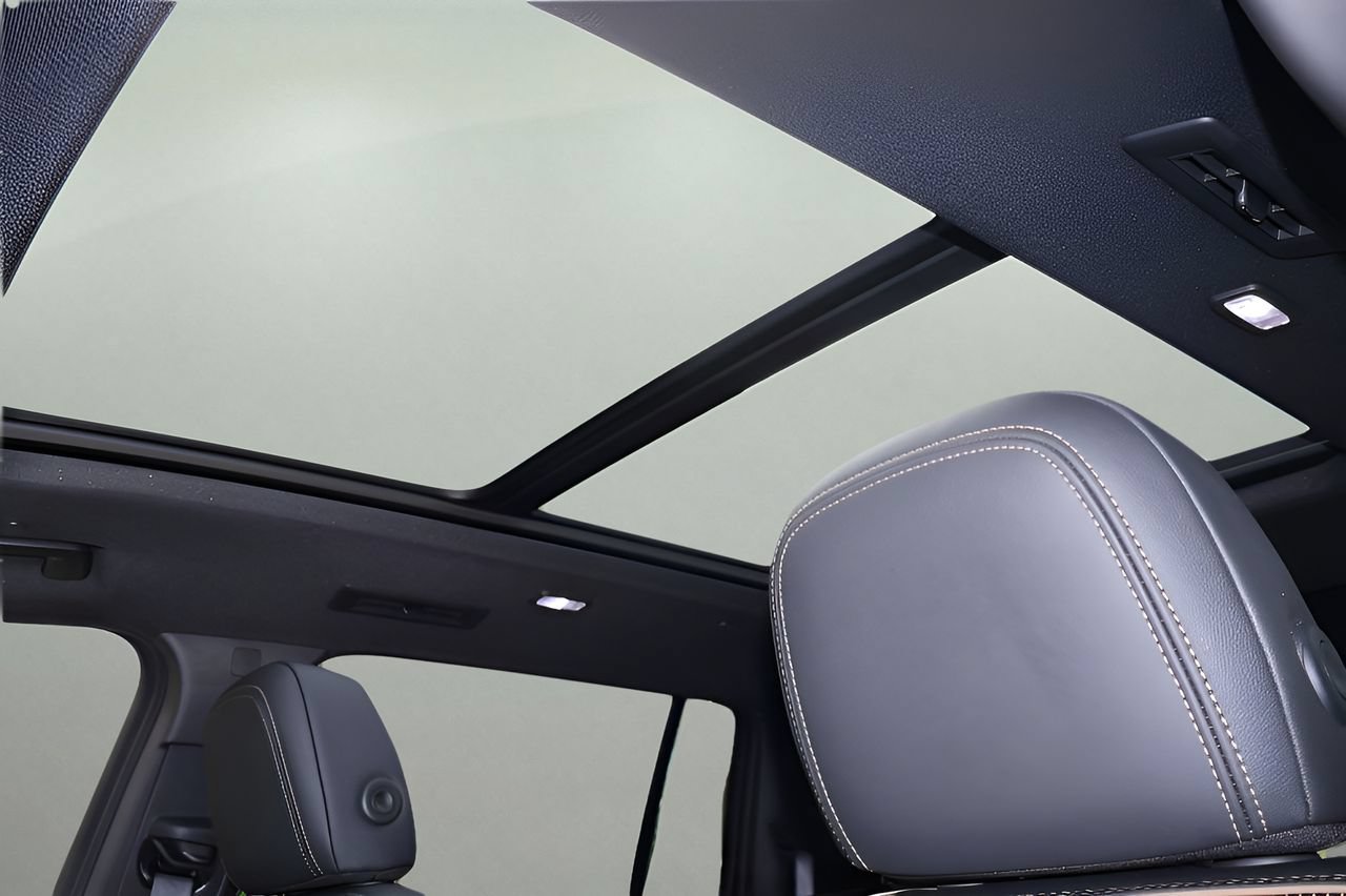 Used 2025 Chevrolet Traverse High Country w/ LPO, Floor Liner Package FWD image 26