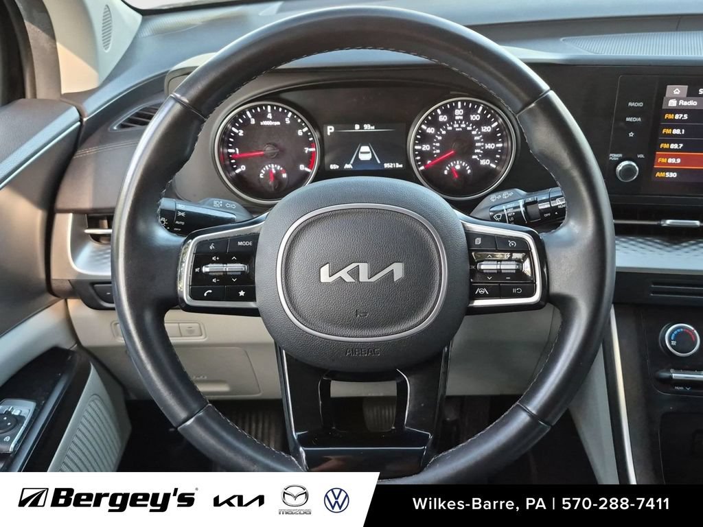 Used 2022 Kia Carnival LX FWD image 15