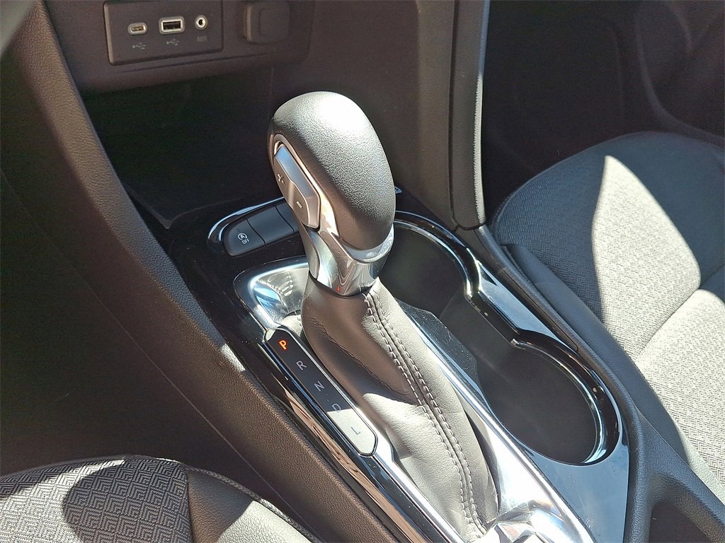 Used 2022 Buick Encore GX Select w/ Sport Touring Package image 4