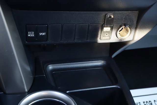 Used 2015 Toyota RAV4 XLE image 28