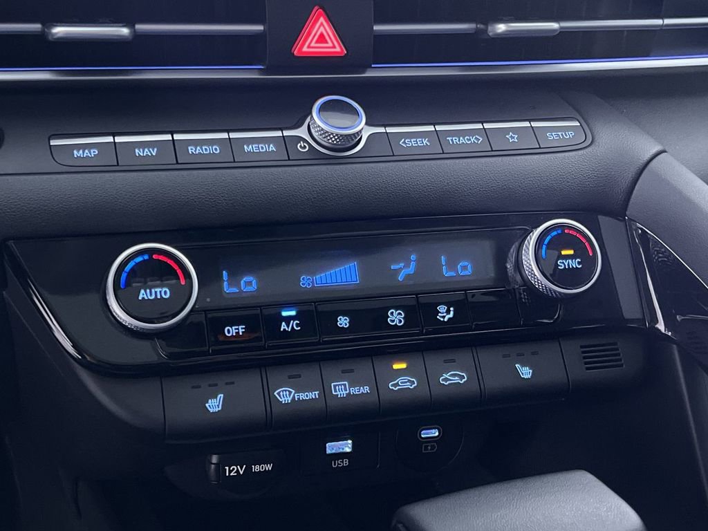 Used 2025 Hyundai Elantra Limited image 19