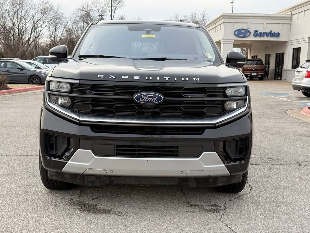 Used 2025 Ford Expedition Platinum image 2