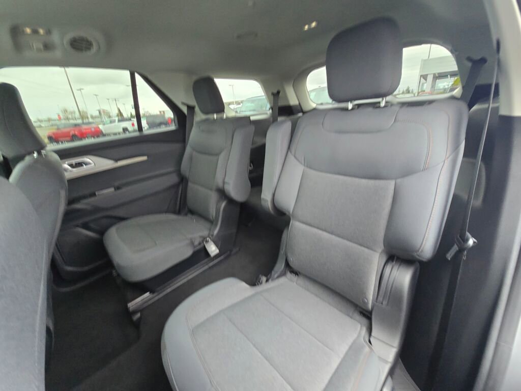 Used 2025 Ford Explorer Active image 14