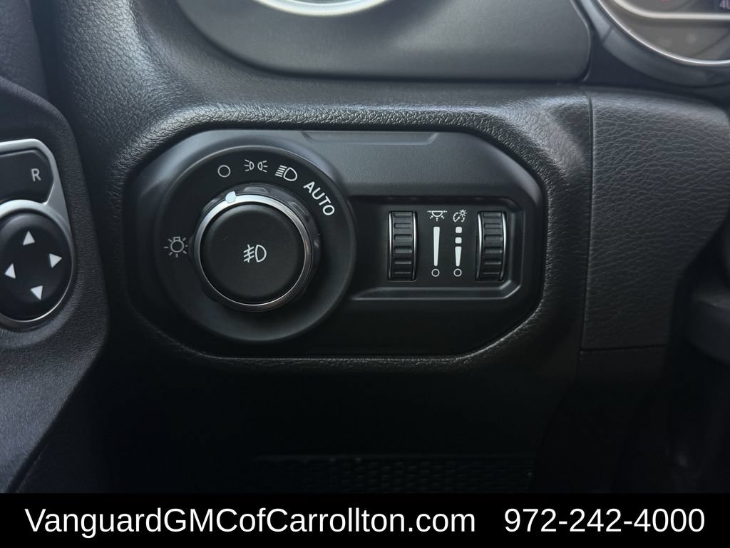 Used 2022 Jeep Wrangler Unlimited Sahara AWD/4WD image 25