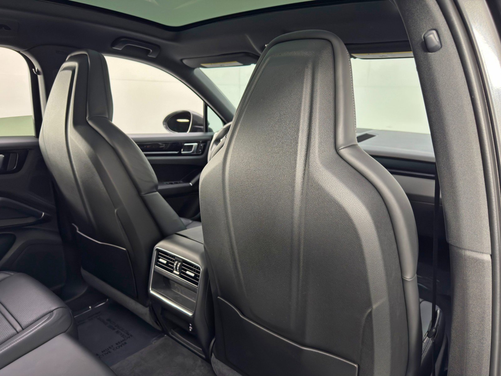 Used 2023 Porsche Cayenne E-Hybrid image 39