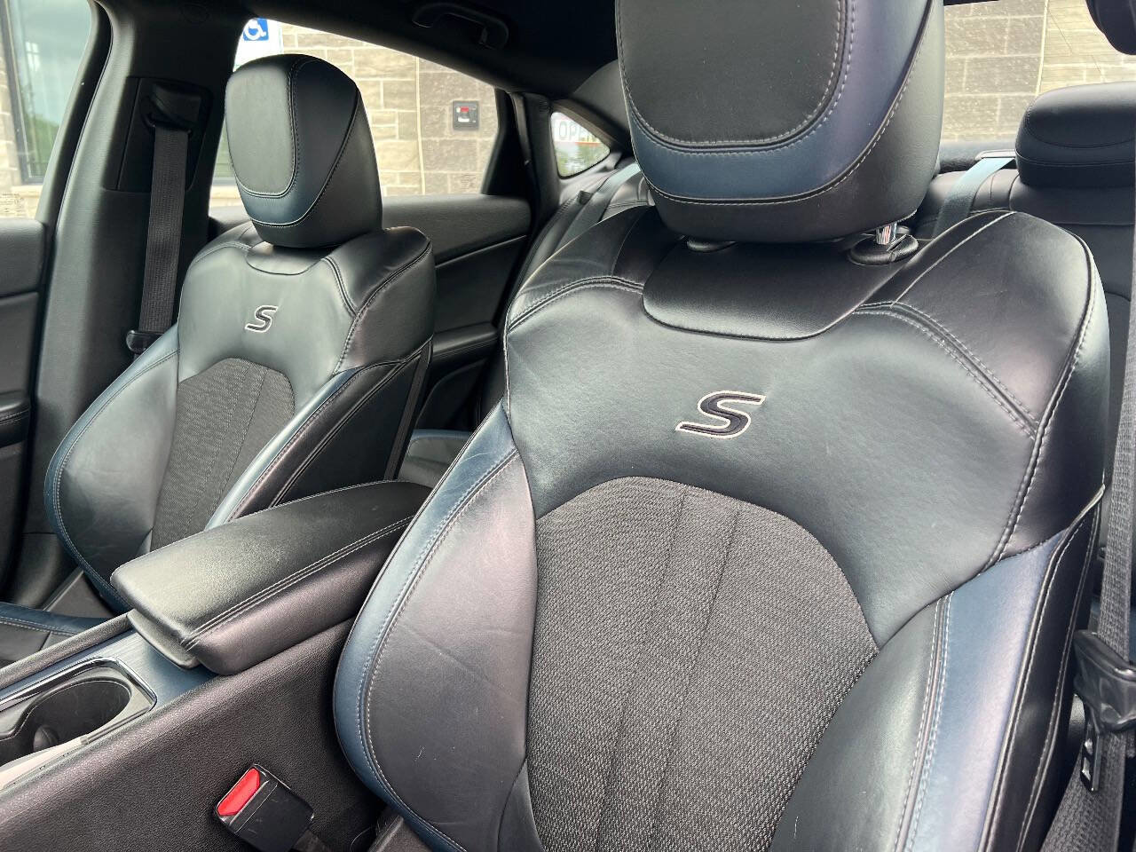 Used 2015 Chrysler 200 S w/ Comfort Group image 21