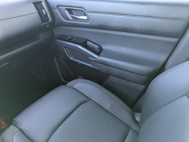 Used 2023 Nissan Pathfinder SL w/ Lighting Package (N92) image 15