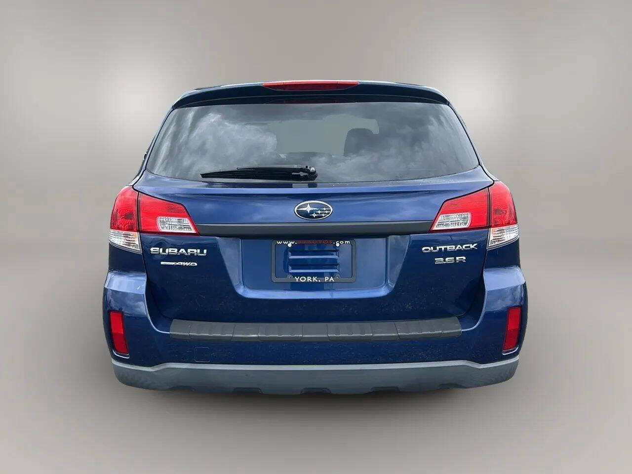 Used 2010 Subaru Outback 3.6R Limited AWD/4WD image 6
