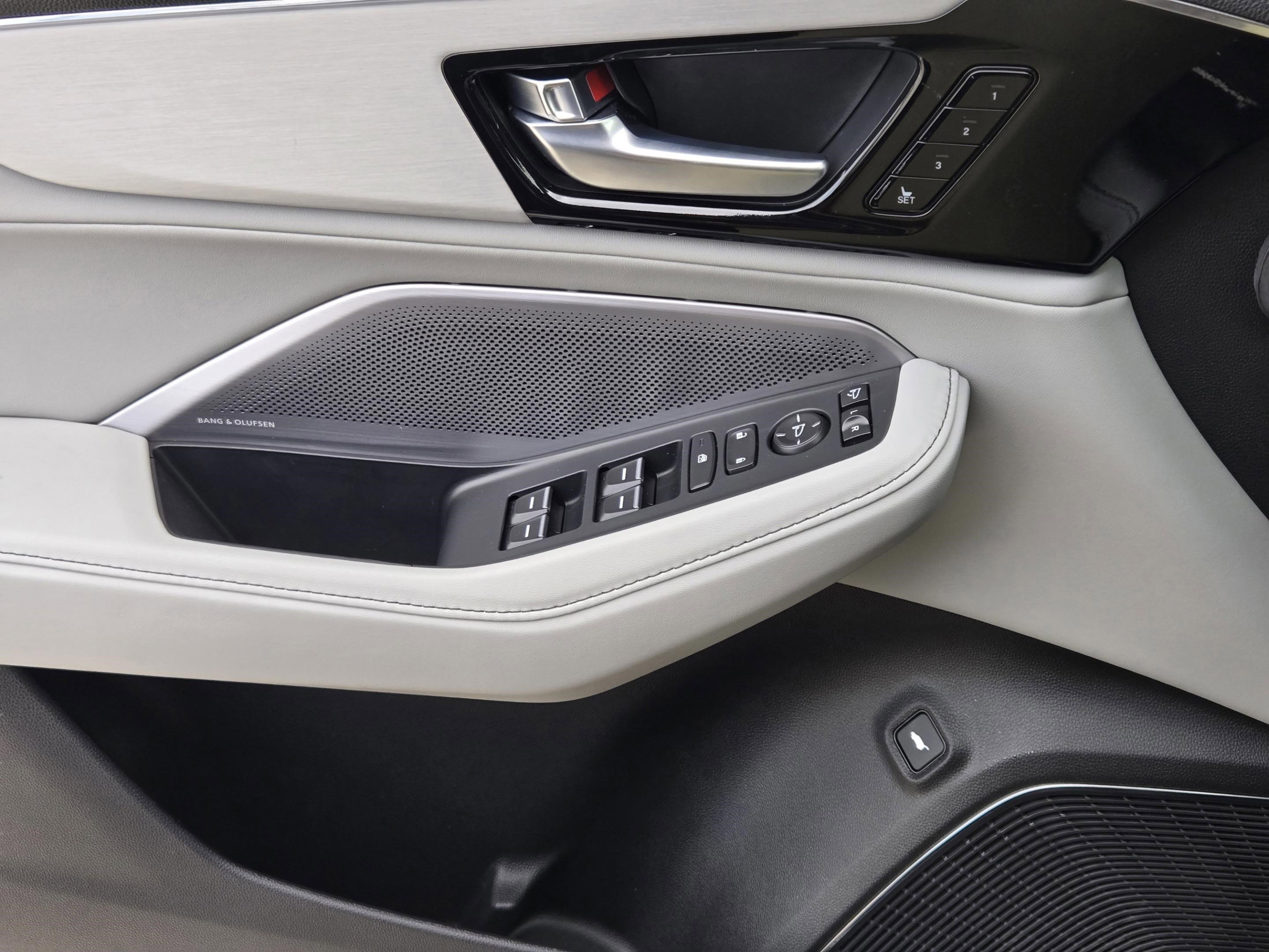 Certified 2026 Acura MDX w/ Technology Package image 16