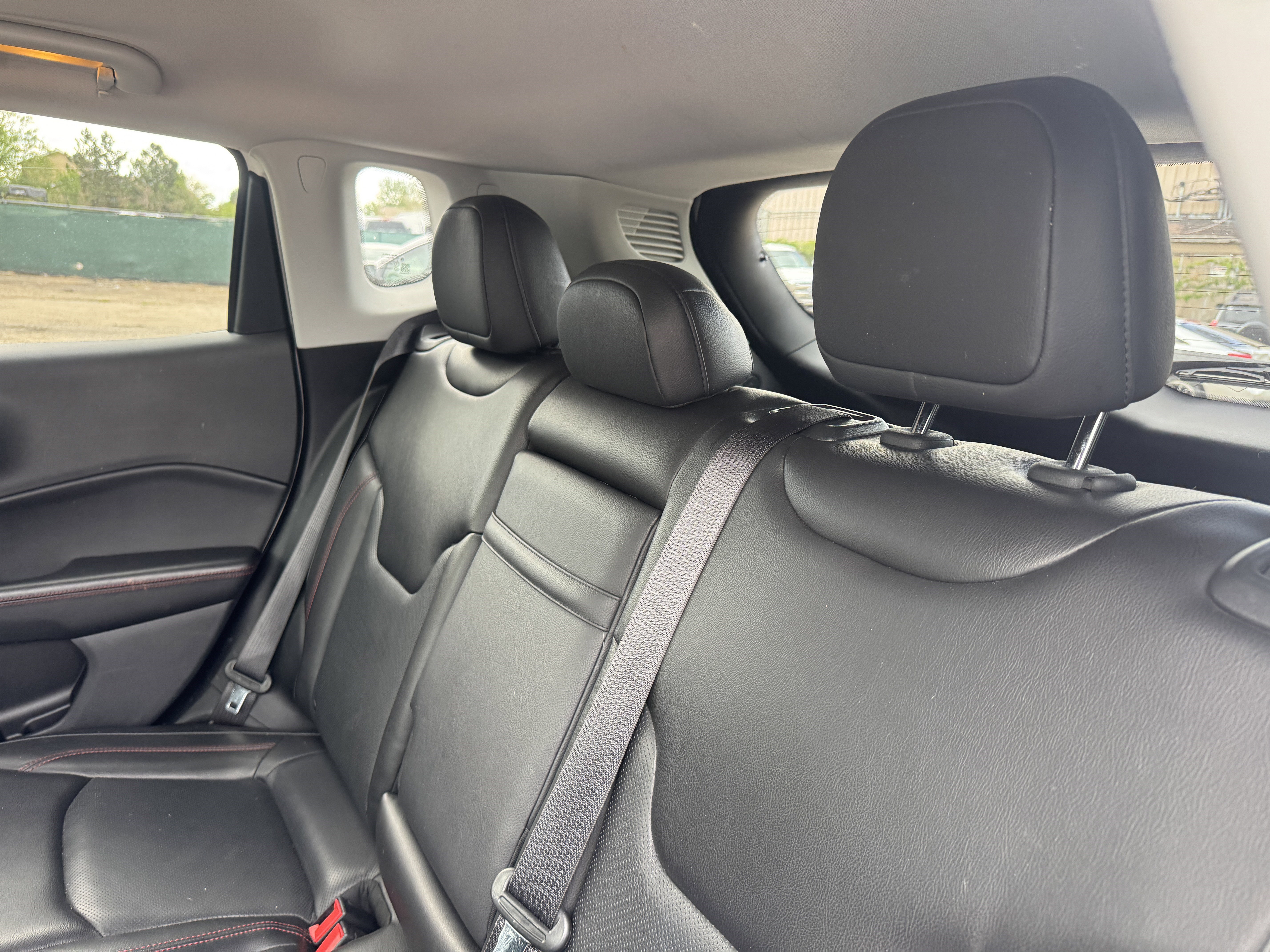 Used 2018 Jeep Compass Trailhawk w/ Leather Interior Group AWD/4WD image 23