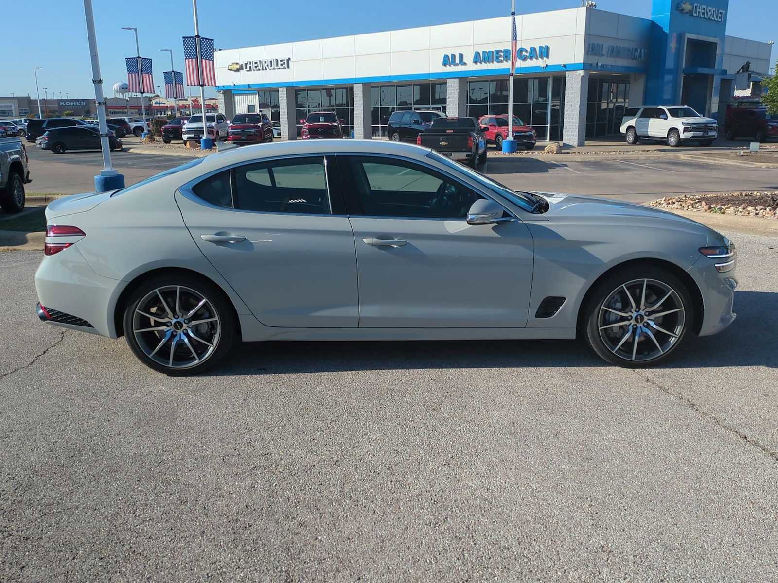 Used 2025 Genesis G70 2.5T image 9