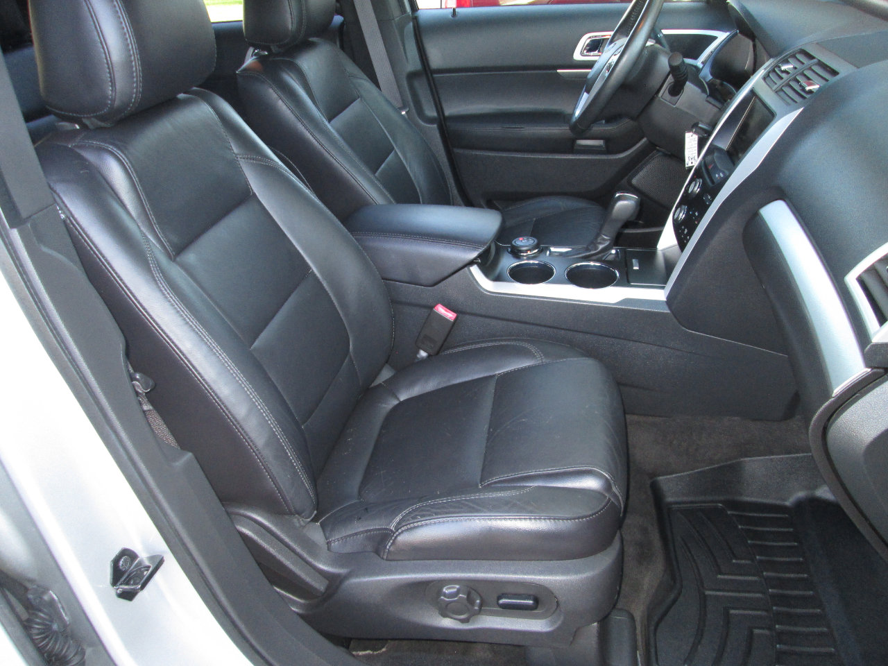 Used 2013 Ford Explorer XLT image 15