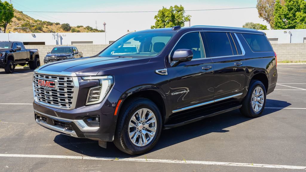 Used 2025 GMC Yukon XL Denali AWD/4WD image 3