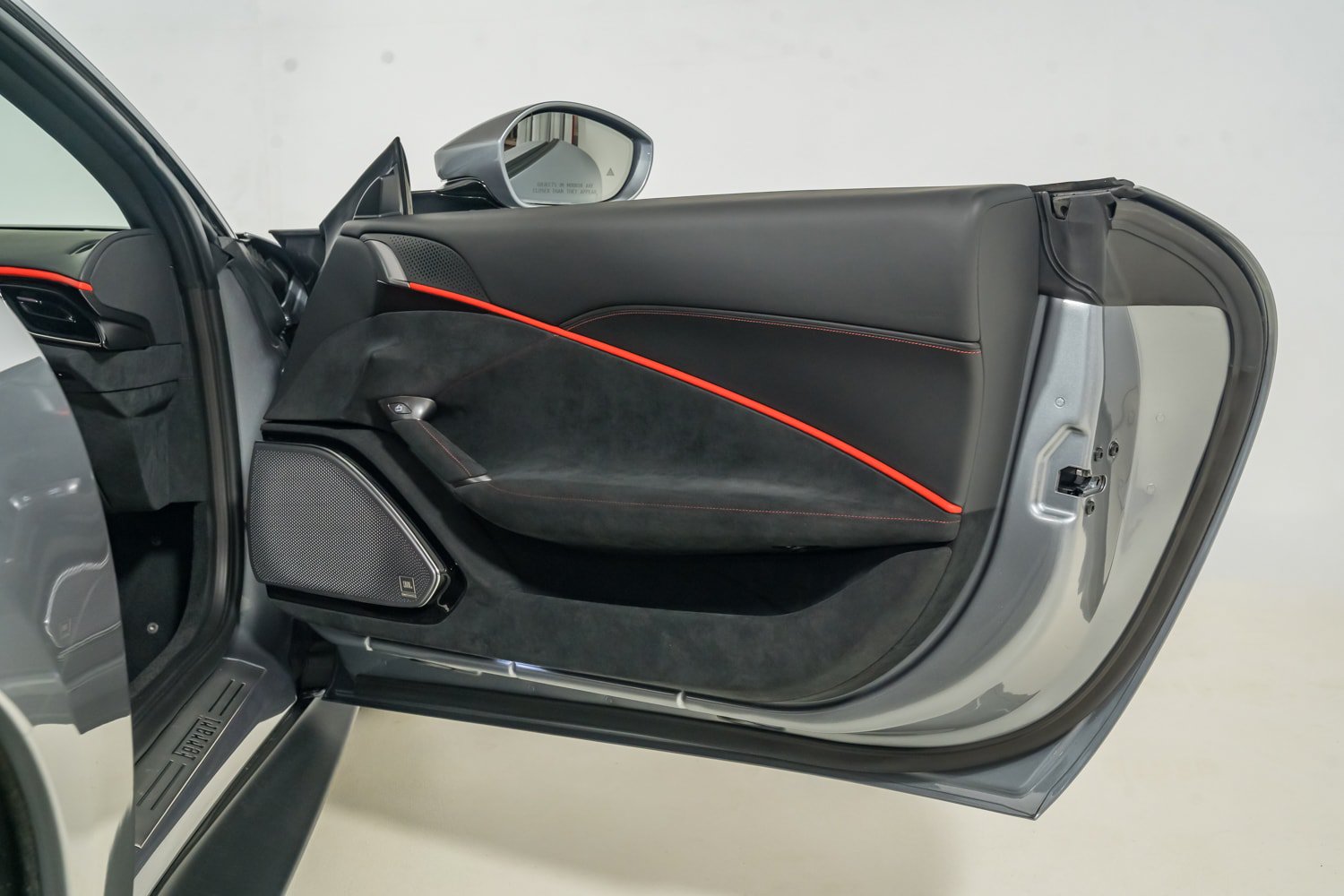 Used 2022 Ferrari Roma RWD image 25