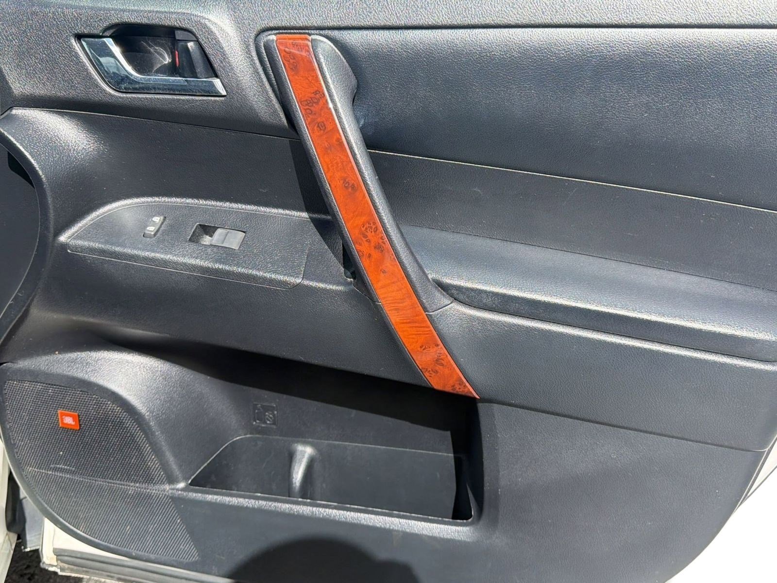 Used 2012 Toyota Highlander Limited w/ Tow Pkg image 34