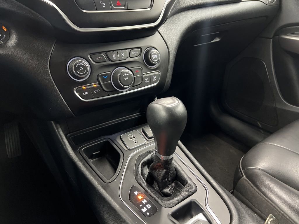 Used 2020 Jeep Cherokee Latitude Plus FWD image 21