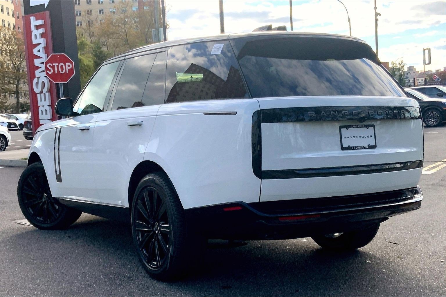 New 2025 Land Rover Range Rover SE image 12