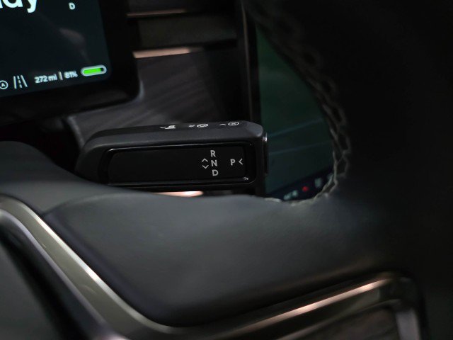 Used 2025 Rivian R1T Adventure image 30