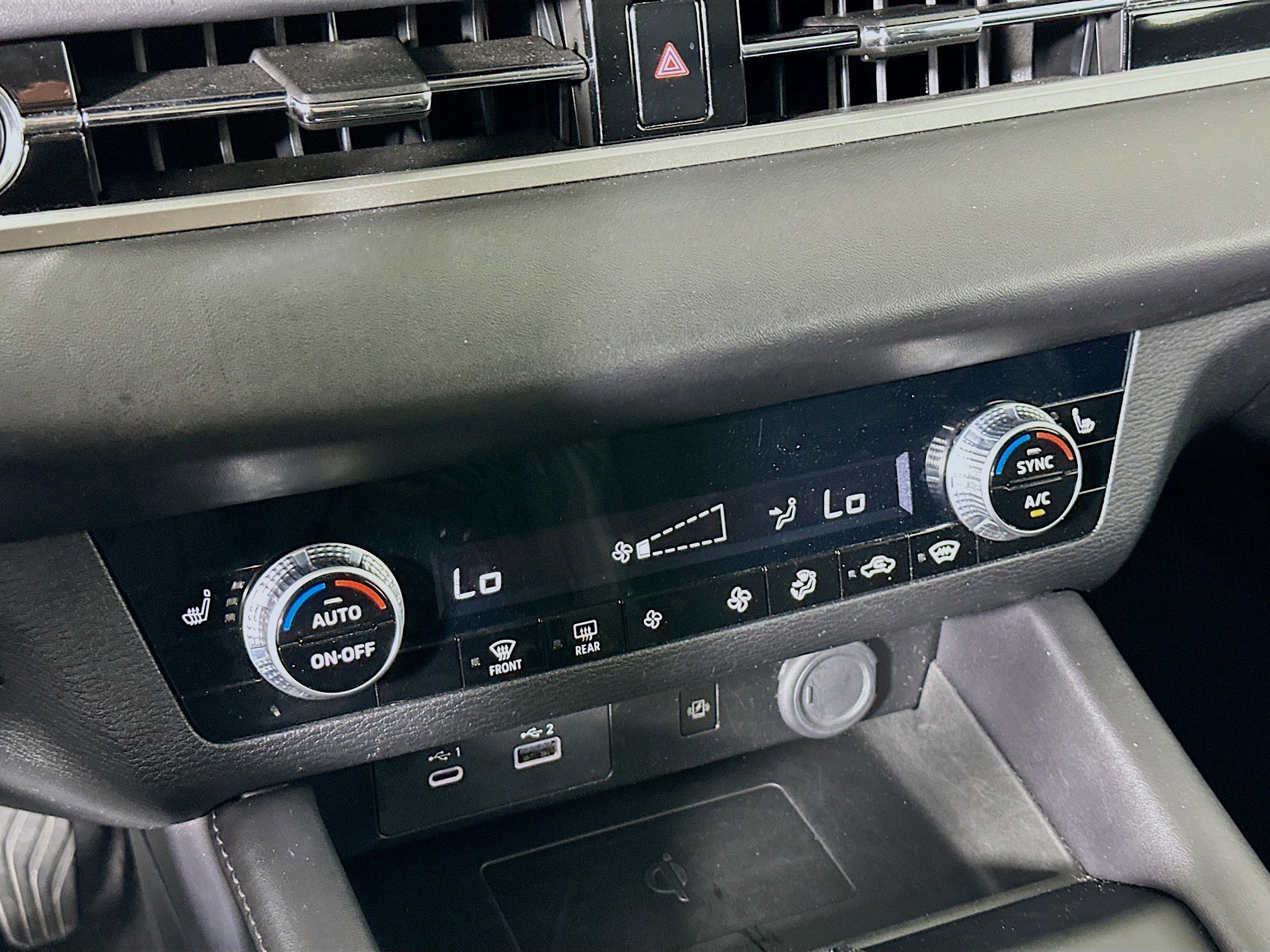 Used 2024 Mitsubishi Outlander SE image 24