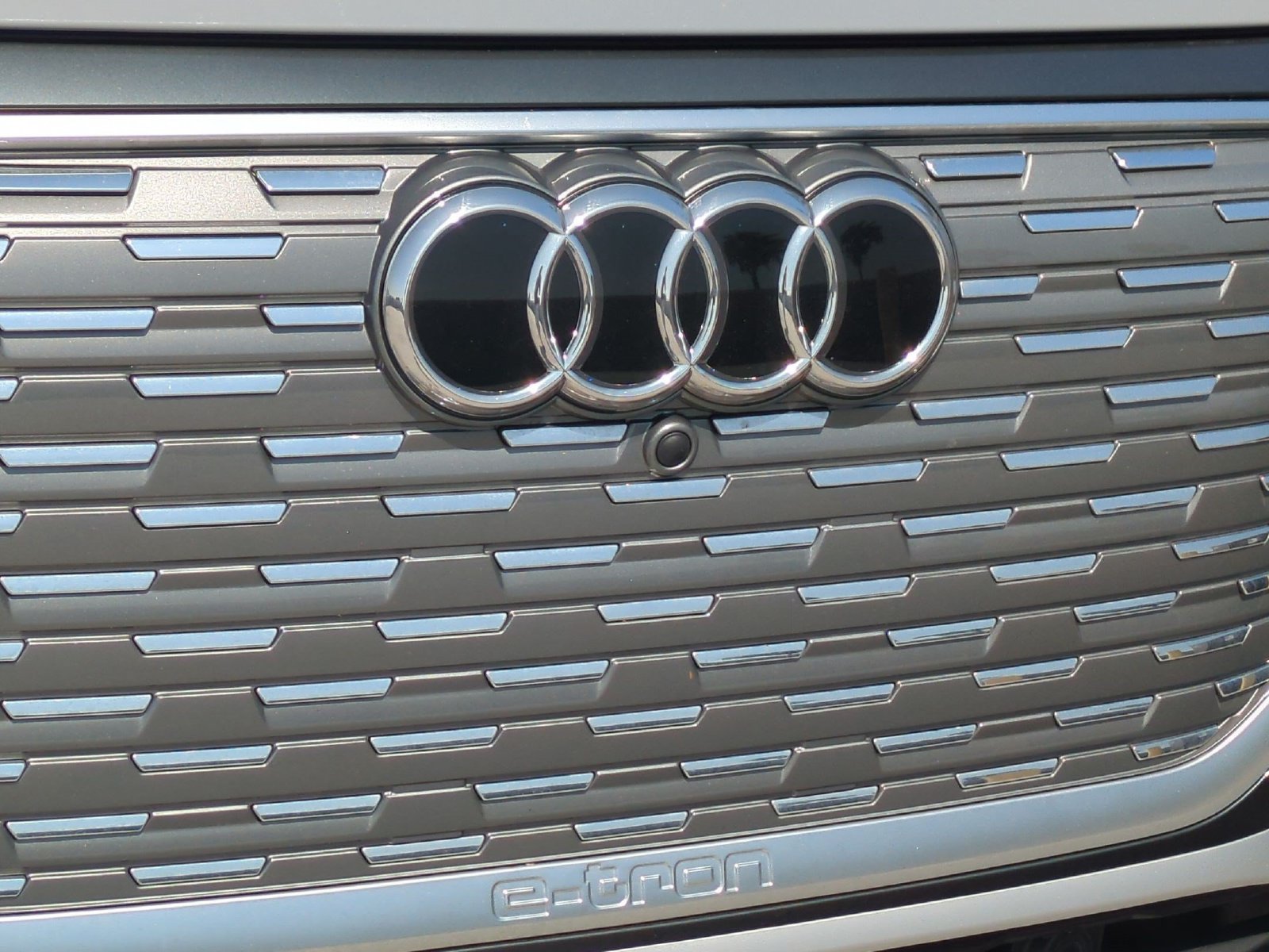 Used 2023 Audi Q4 e-tron Premium w/ Convenience Package AWD/4WD image 25
