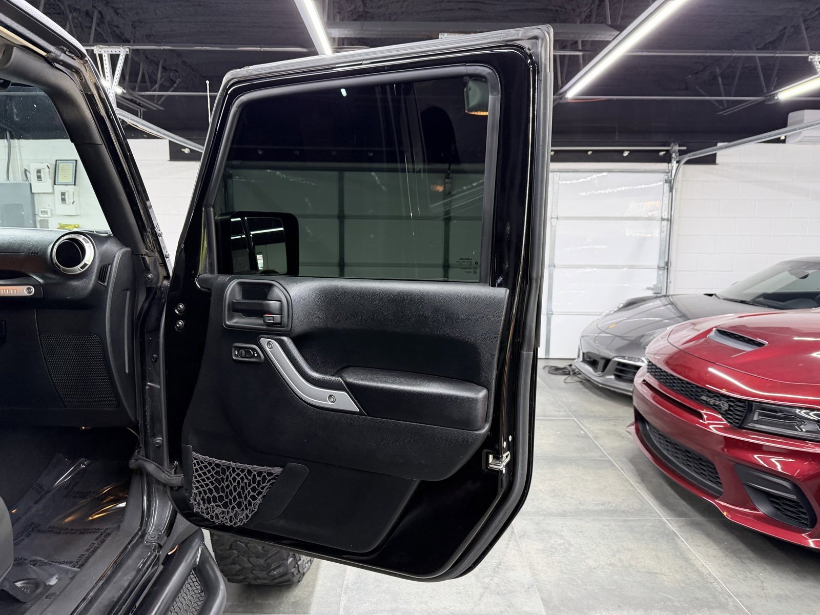 Used 2017 Jeep Wrangler Unlimited Rubicon w/ Connectivity Group image 25