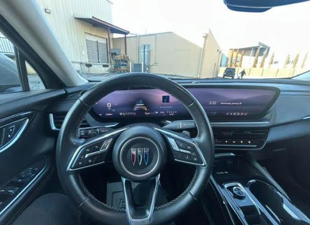 Used 2024 Buick Envision Preferred image 7