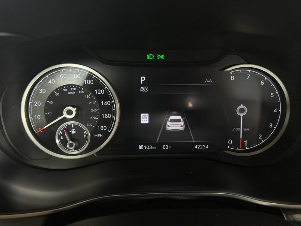 Used 2025 Genesis G70 2.5T AWD/4WD image 19