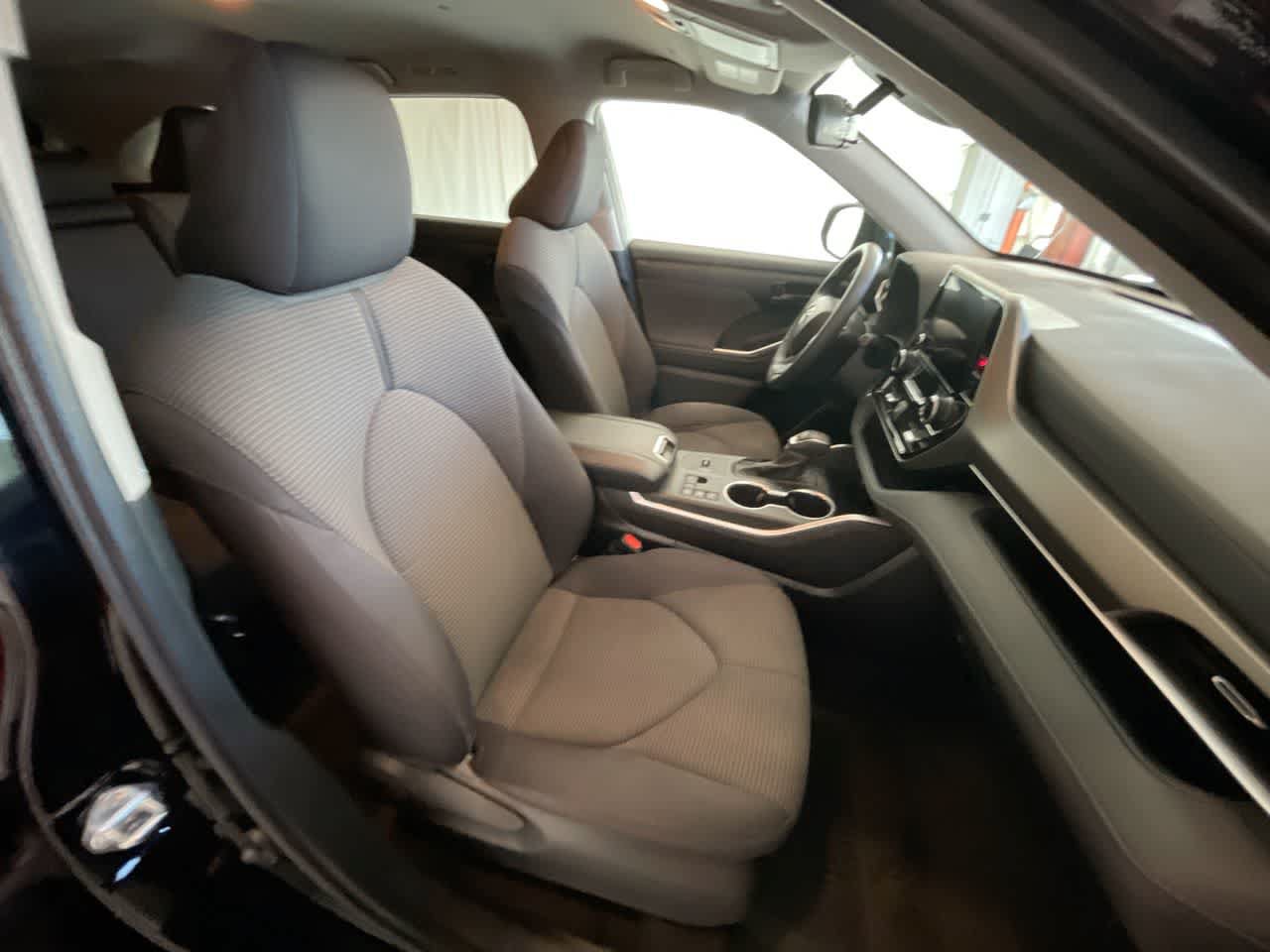 Certified 2024 Toyota Highlander LE AWD/4WD image 24