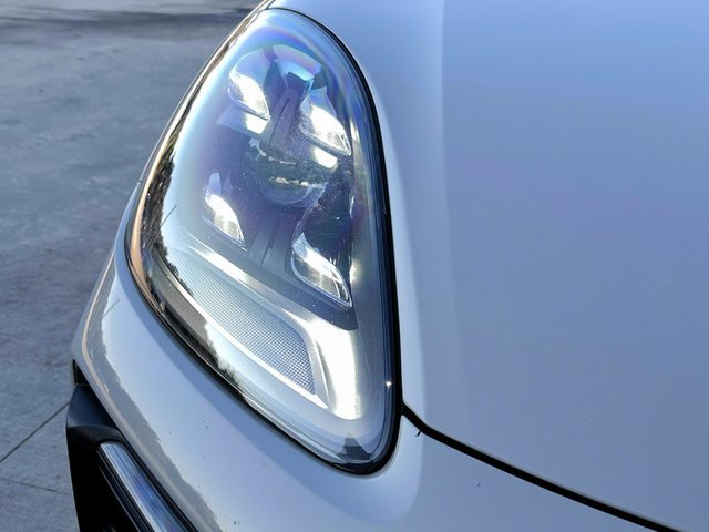 Certified 2022 Porsche Cayenne Platinum Edition image 12