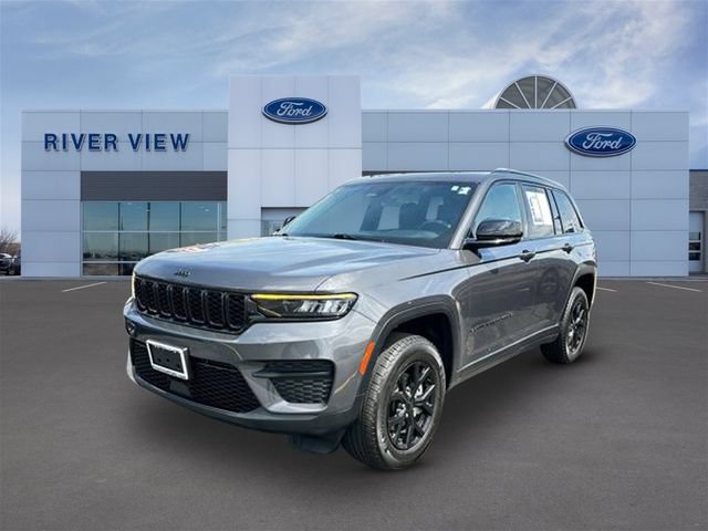Used 2024 Jeep Grand Cherokee Altitude AWD/4WD image 3