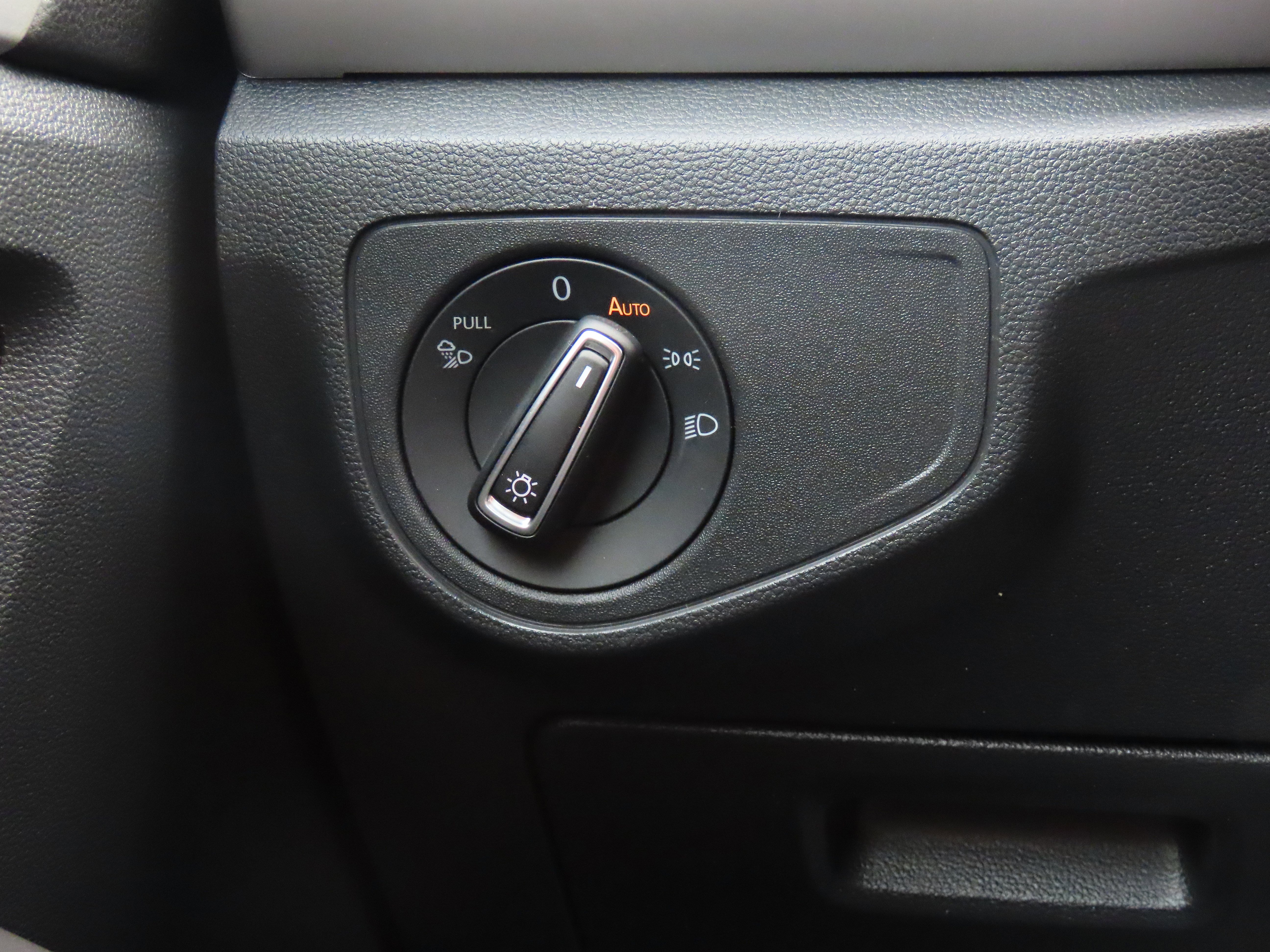 Used 2022 Volkswagen Atlas Cross Sport SE w/ Panoramic Sunroof Package image 38