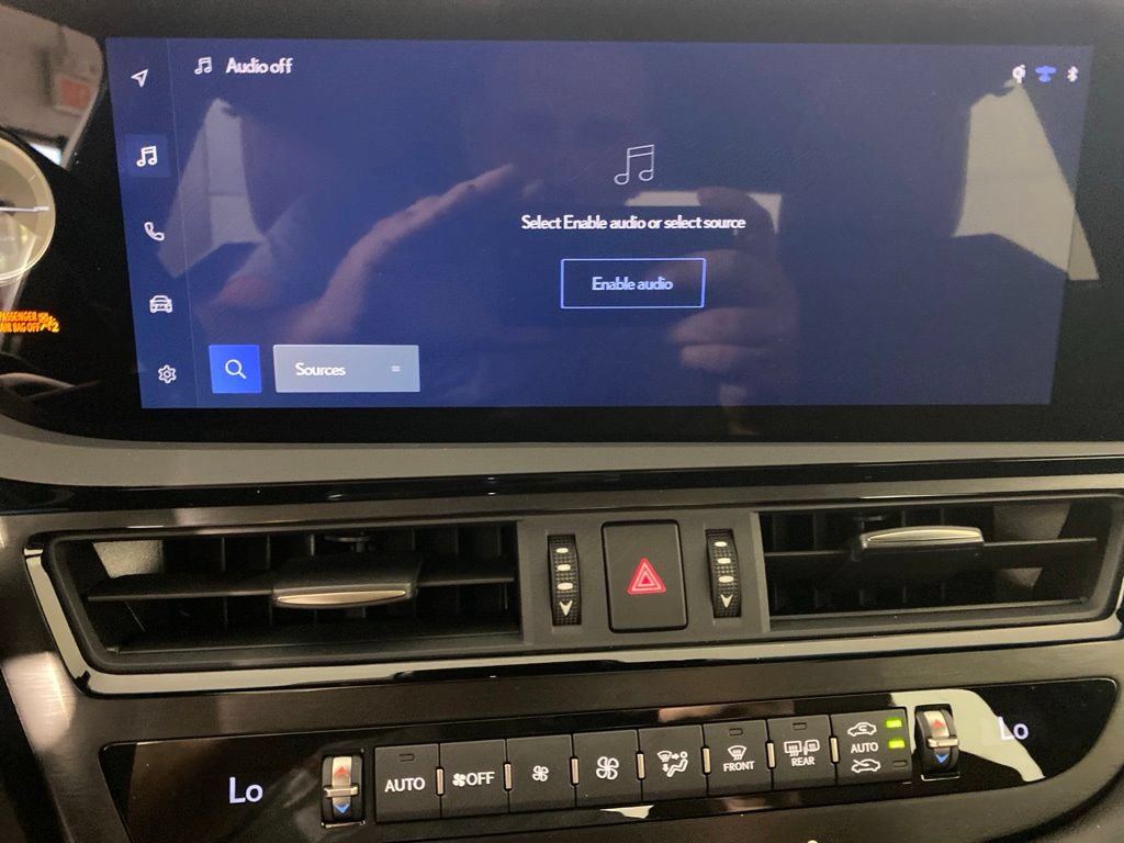 Used 2025 Lexus ES 300h Ultra Luxury FWD image 19