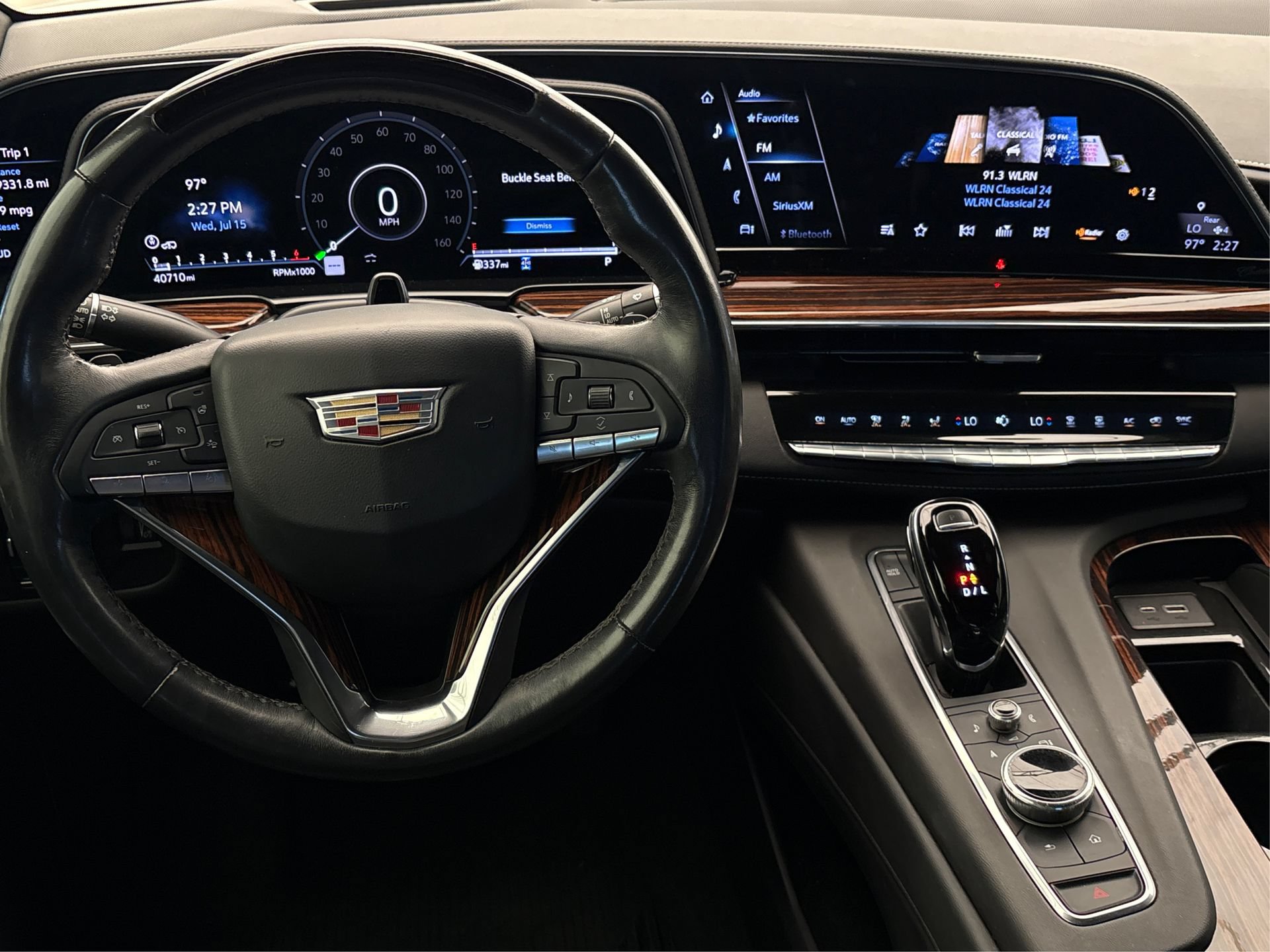 Certified 2022 Cadillac Escalade Premium Luxury w/ Performance Package AWD/4WD image 17