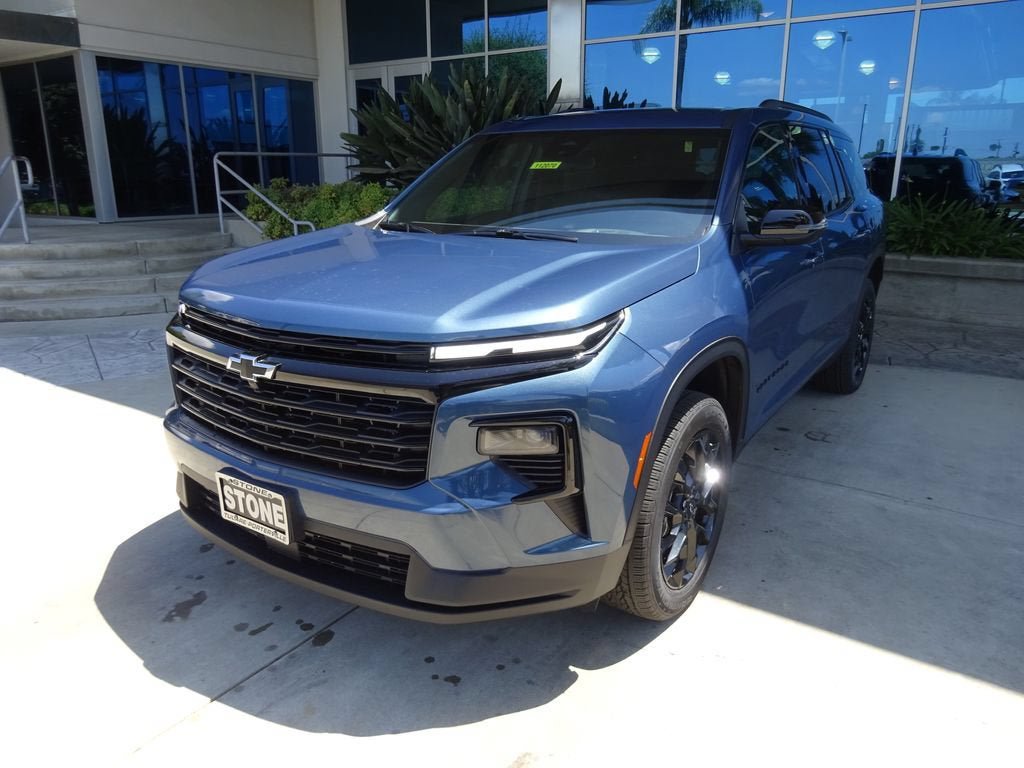 New 2026 Chevrolet Traverse LT w/ Midnight/Sport Edition FWD image 3