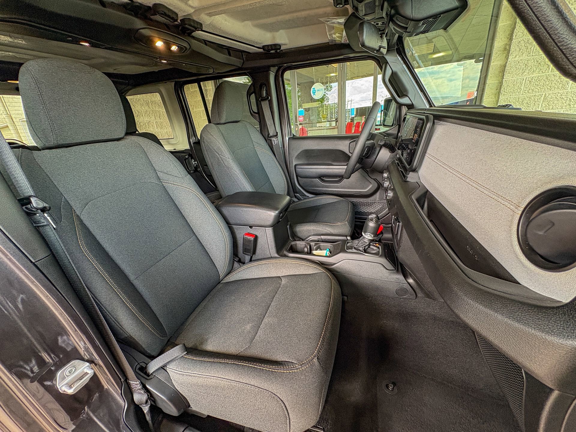Used 2025 Jeep Wrangler Unlimited Sport AWD/4WD image 24