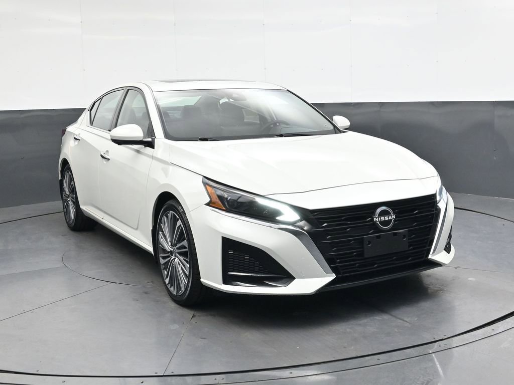 Used 2023 Nissan Altima 2.5 SL image 1