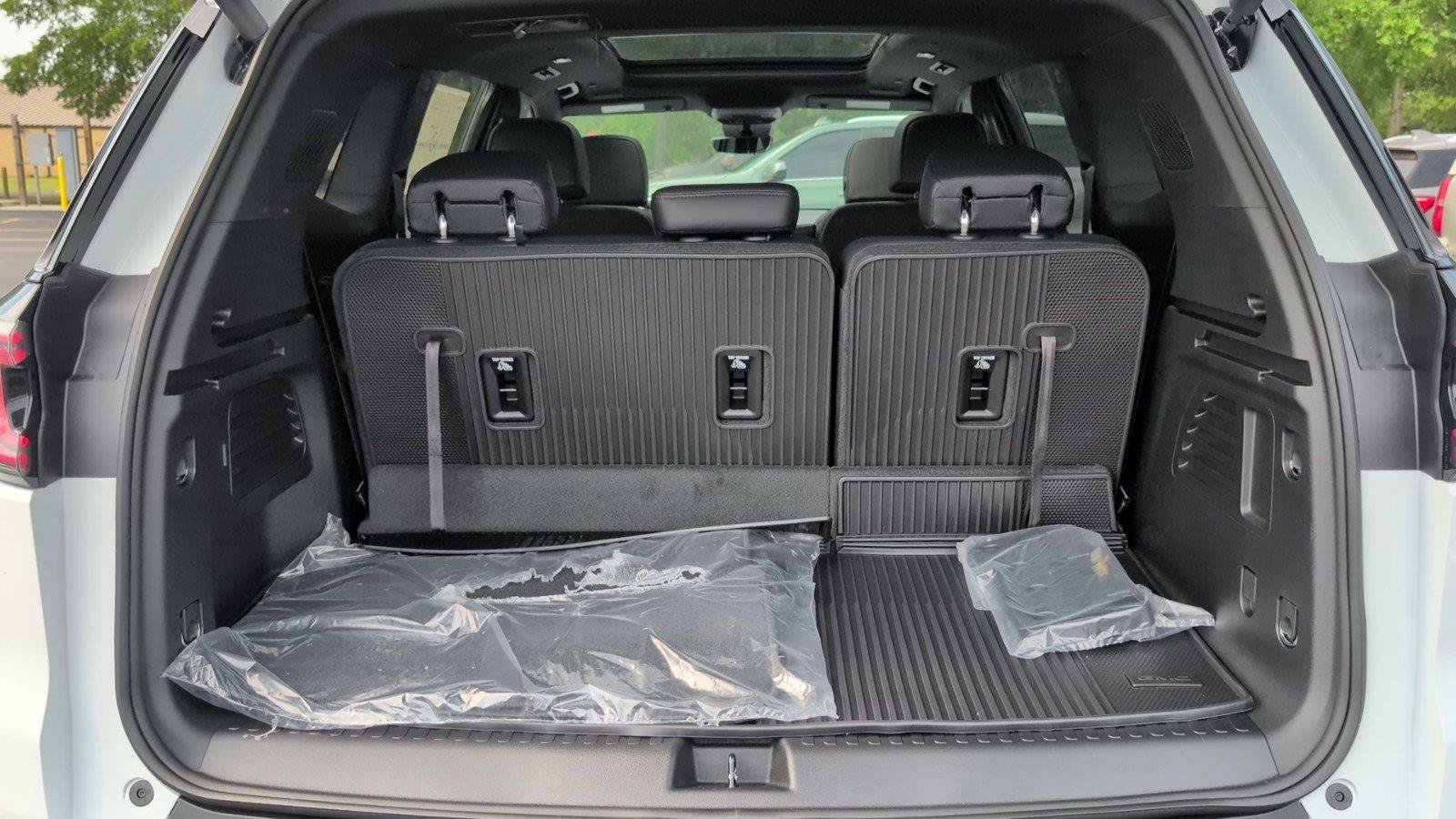 New 2026 GMC Acadia Elevation w/ Elevation Premium Package FWD image 4