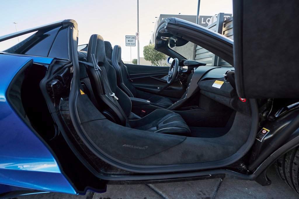 Used 2026 McLaren 750S Spider image 28