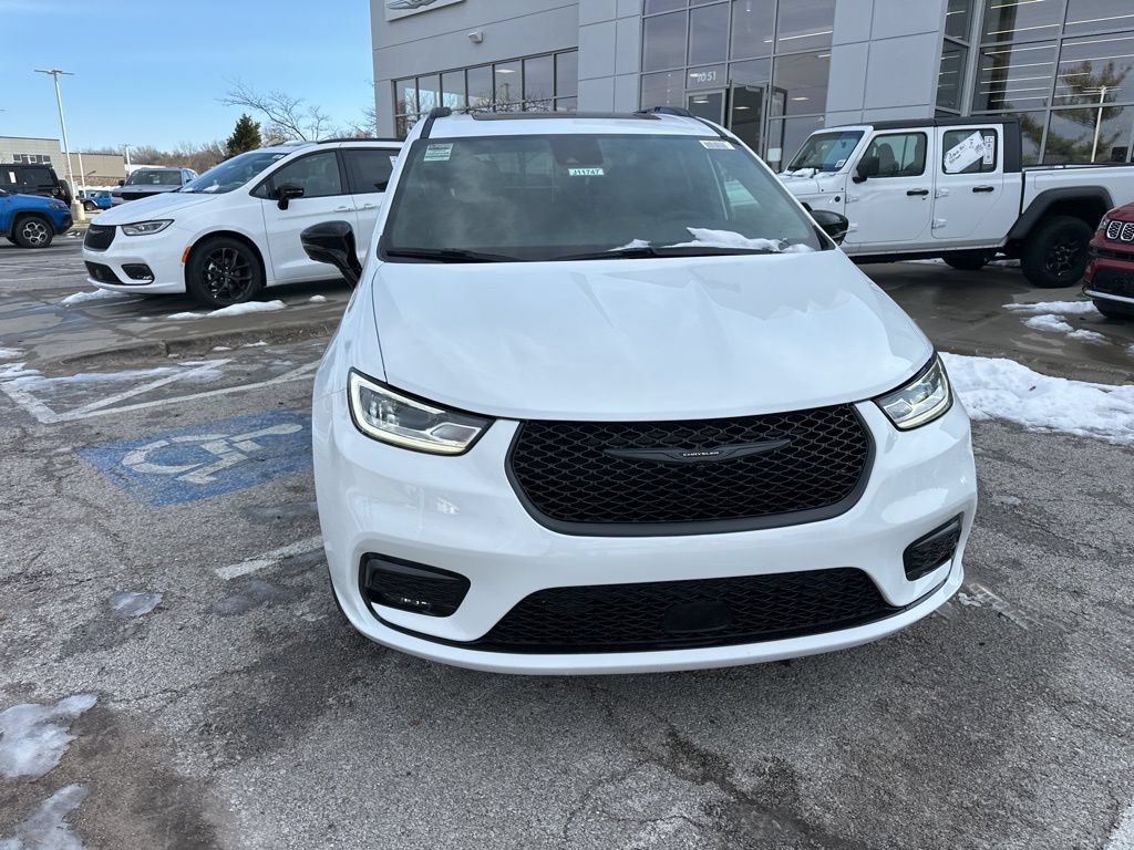New 2026 Chrysler Pacifica Select AWD/4WD image 9
