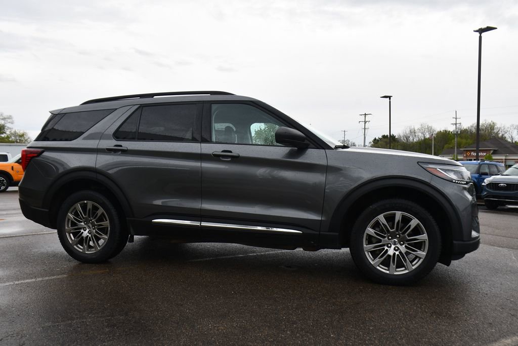 Certified 2025 Ford Explorer Active w/ Active Comfort Package AWD/4WD image 7