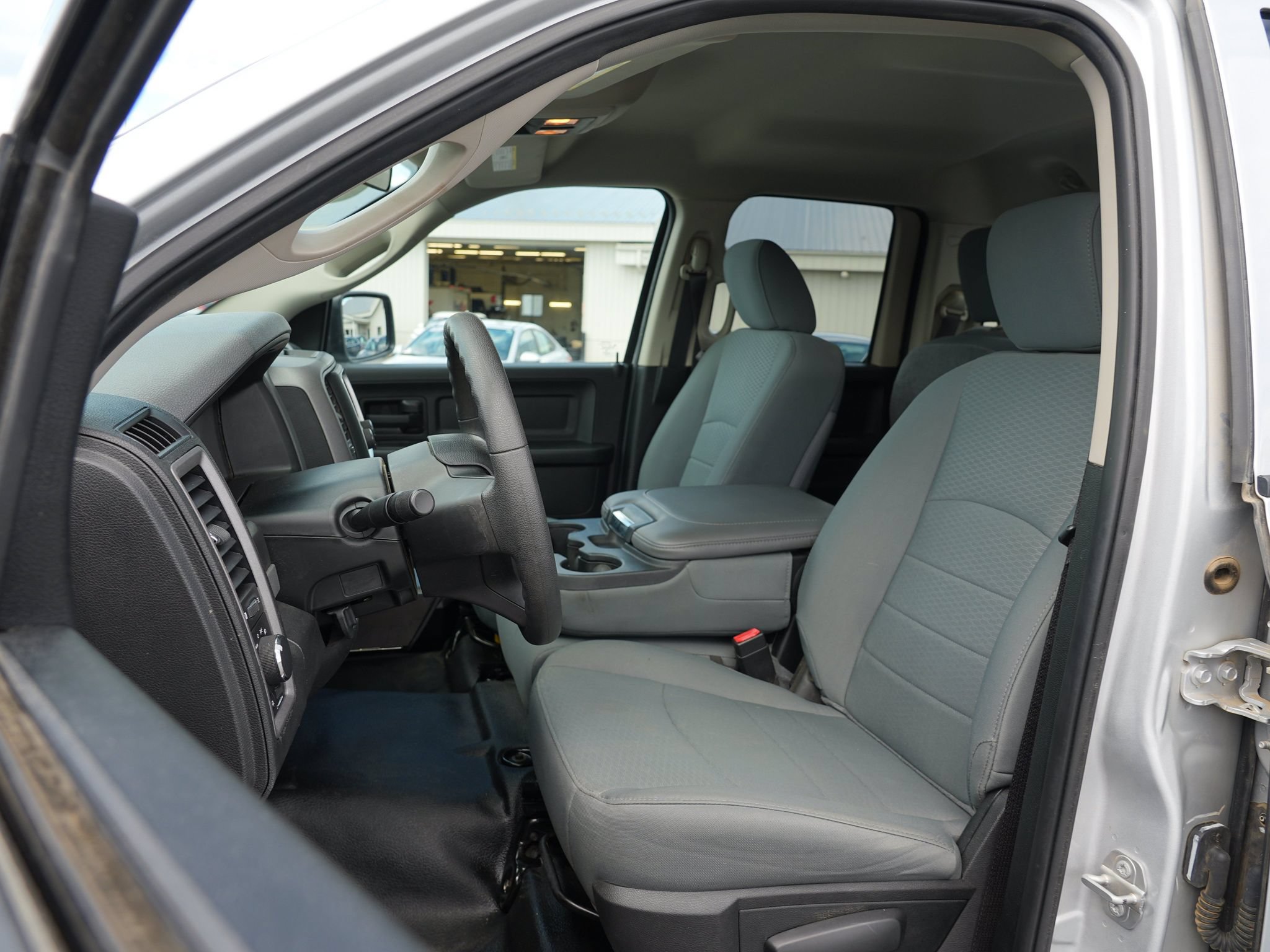 Used 2018 RAM 1500 ST AWD/4WD image 13